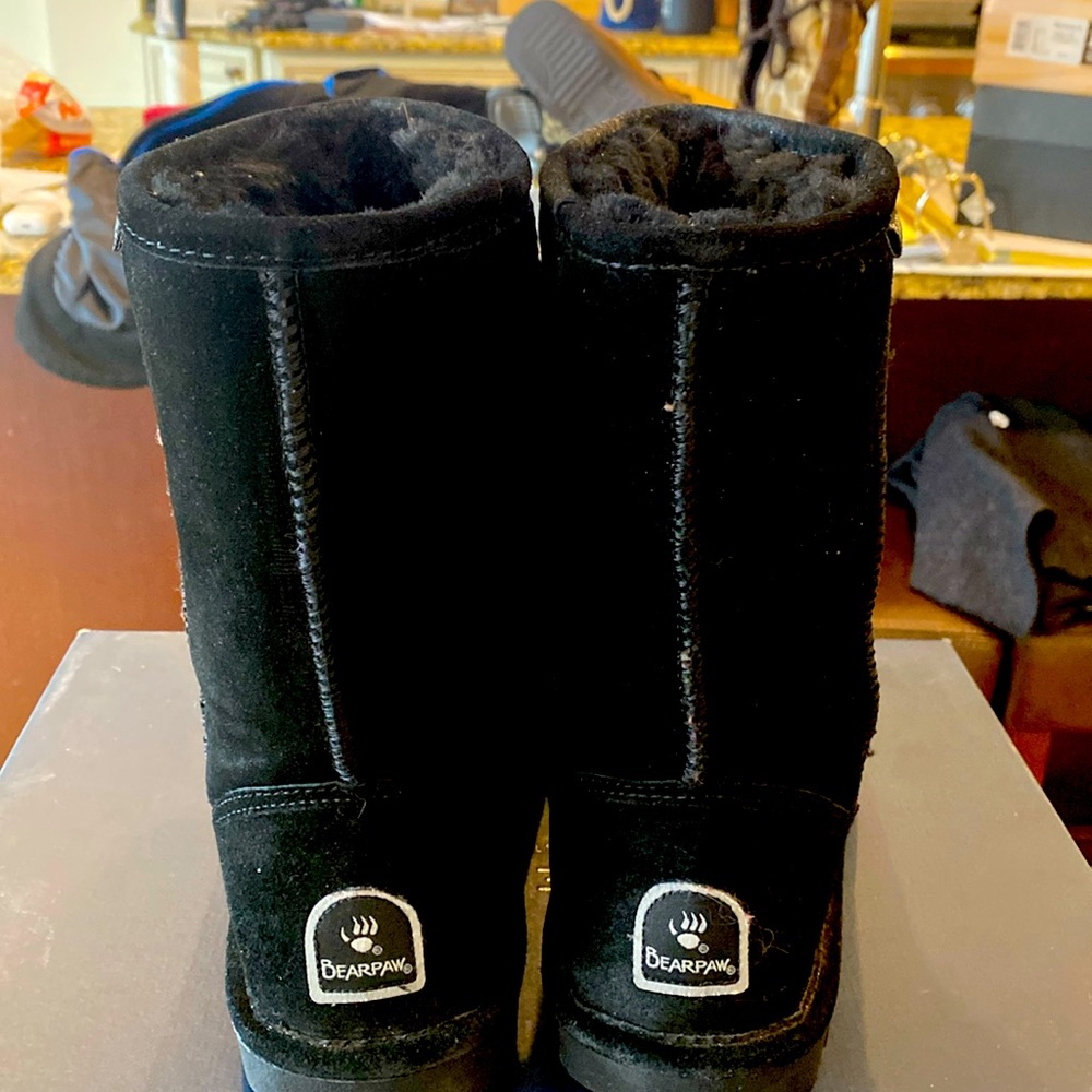 New, Sz 8, black suede Bearpaw boots